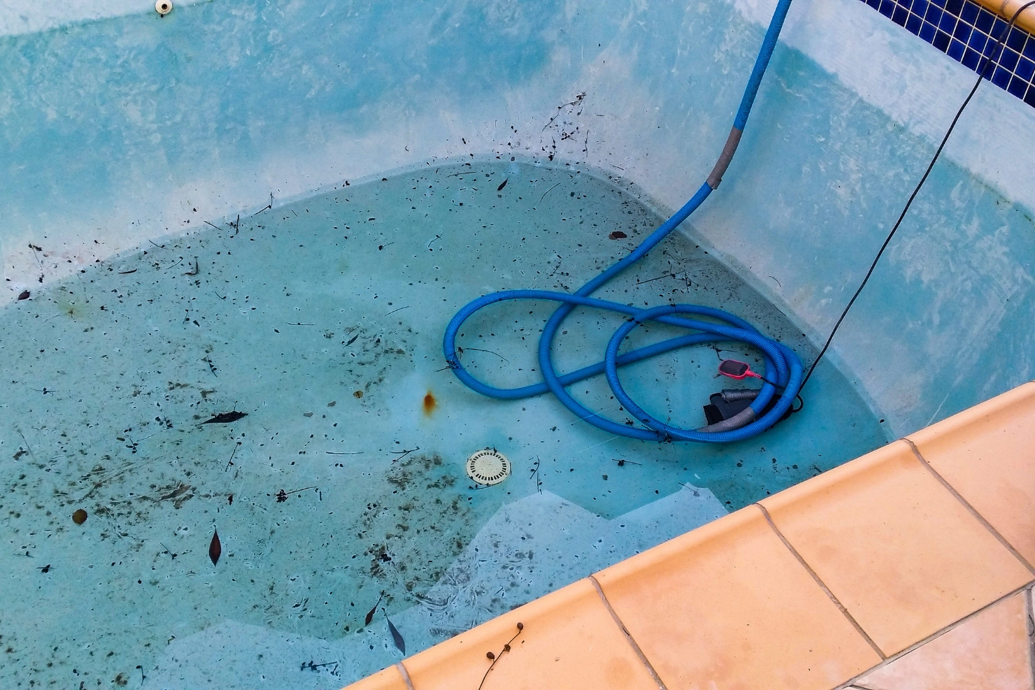 Pool Leaks Near Skimmers, Lights, And Return Lines Explained Clearly