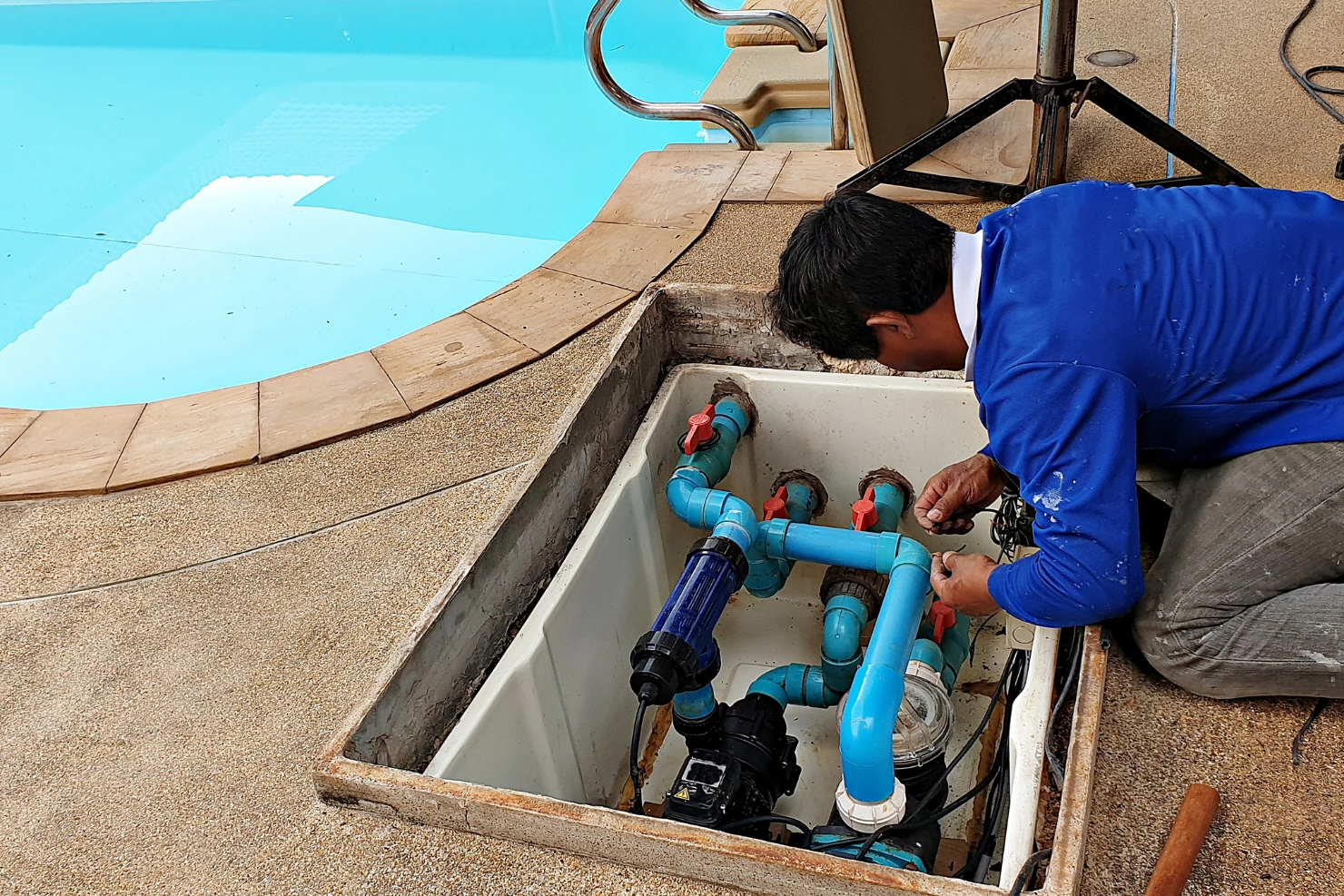 Pool Filter Repair Versus Replacement: Making the Right Long-Term Decision