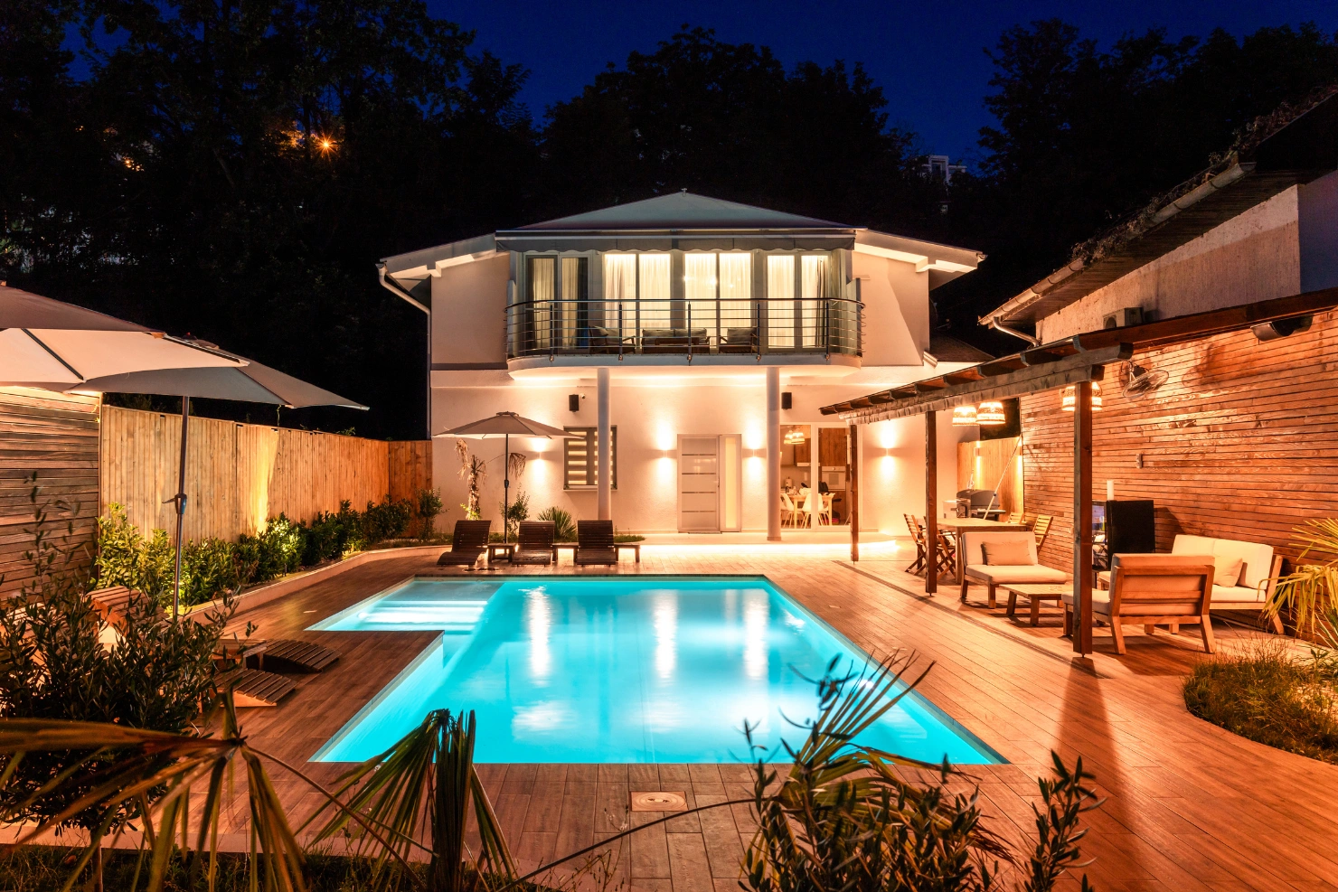 Smart Pool Lighting Is Changing Nighttime Swimming Across DC