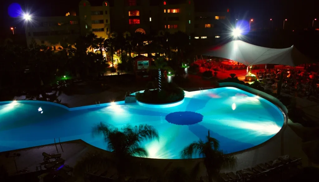 Signs Your Pool Light Fixture Has Reached the End
